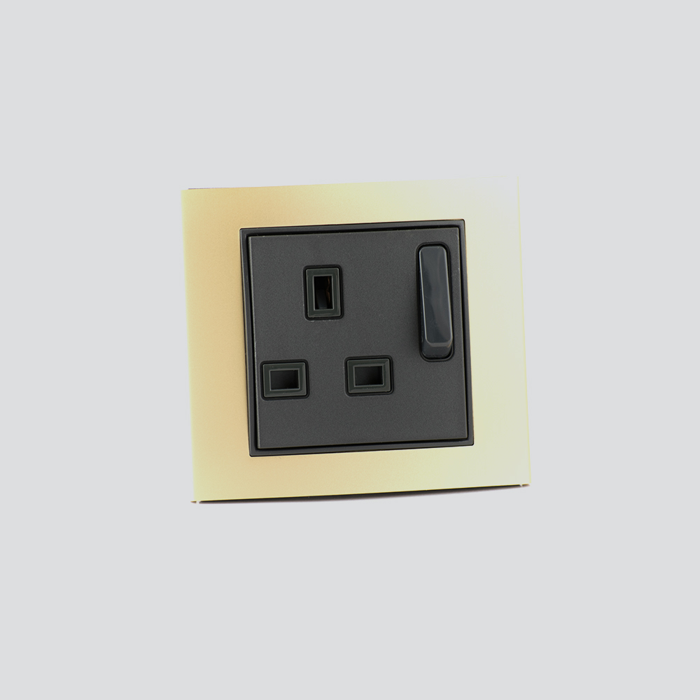 Socket BS 13A B.3 gold/black